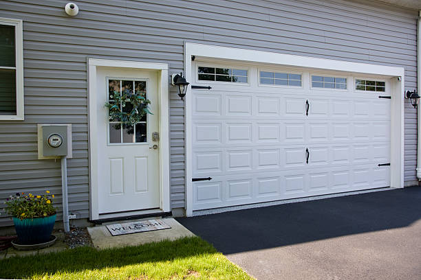 24/7 Emergency Garage Door Panel Replacement experts in Stow, OH